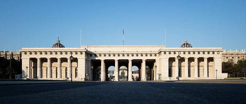 Header Äußeres Burgtor und Krypta