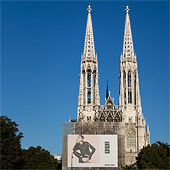 Detail Votivkirche und Vorplatz