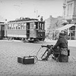 Demonstrationsverbot am 1. Mai 1933. Abriegelung der Wiener Innenstadt, hier Ecke Karlsplatz, verlängerte Kärntnerstraße. © ÖNB (161.500 B)