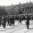 1.Mai 1933.  	Heeresminister Vaugoin (beim Überqueren der Straße), Bundesheer in Bereitschaft. © ÖNB / Hilscher (H 1985/4)