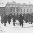 Gedenkfeier zur Errichtung der Republik. Bundespräsident Michael Hainisch schreitet am Heldenplatz die Front ab. © ÖNB (L 12.009 - C)