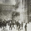 Justizpalastbrand 1927. Sturm auf den Justizpalast. © ÖNB (Pk 4975, 6)