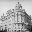 Wien 1, Philipphof. Gesamtaufnahme: Fronten Augustinerstraße/Tegetthofstraße vom Albertinaplatz. © ÖNB / Stauda (ST 3057F)